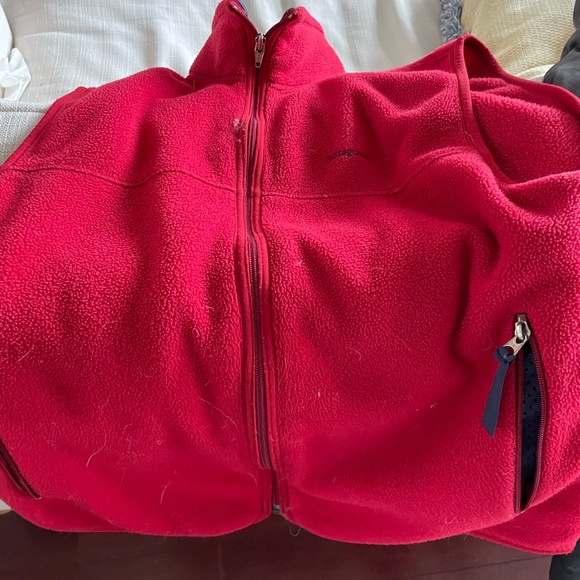 Men’s Red fleece material Patagonia Vest. Size Medium - Picture 3 of 4